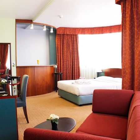אבו דאבי Al Diar Dana Hotel מראה חיצוני תמונה