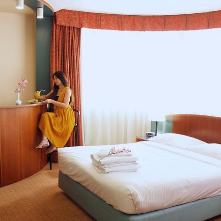 אבו דאבי Al Diar Dana Hotel מראה חיצוני תמונה