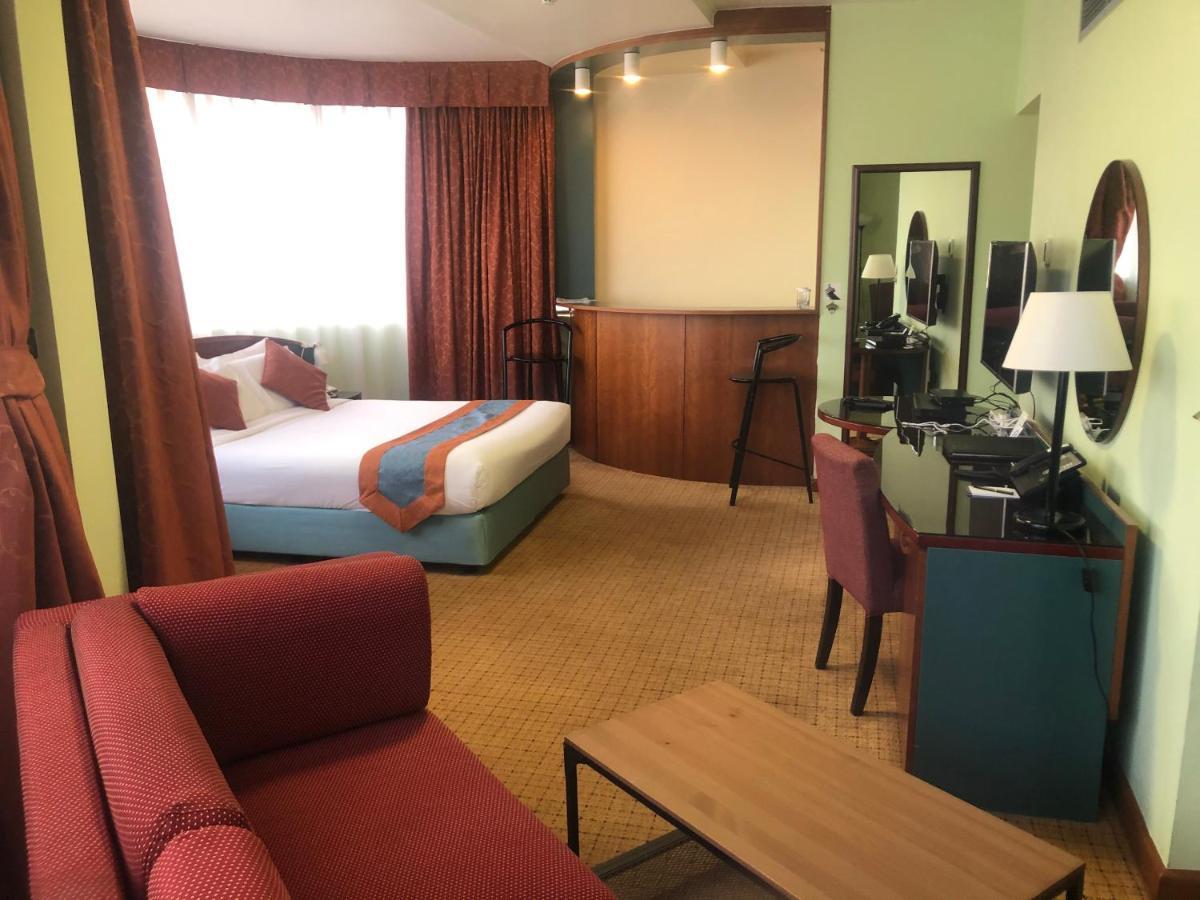 אבו דאבי Al Diar Dana Hotel מראה חיצוני תמונה