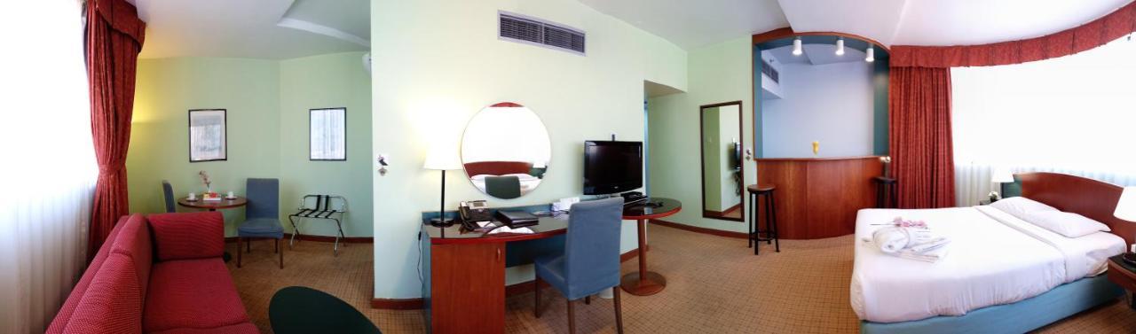 אבו דאבי Al Diar Dana Hotel מראה חיצוני תמונה